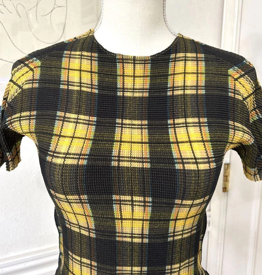 PLEATS PLEASE ISSEY MIYAKE me Top Yellow T-shirt (1312