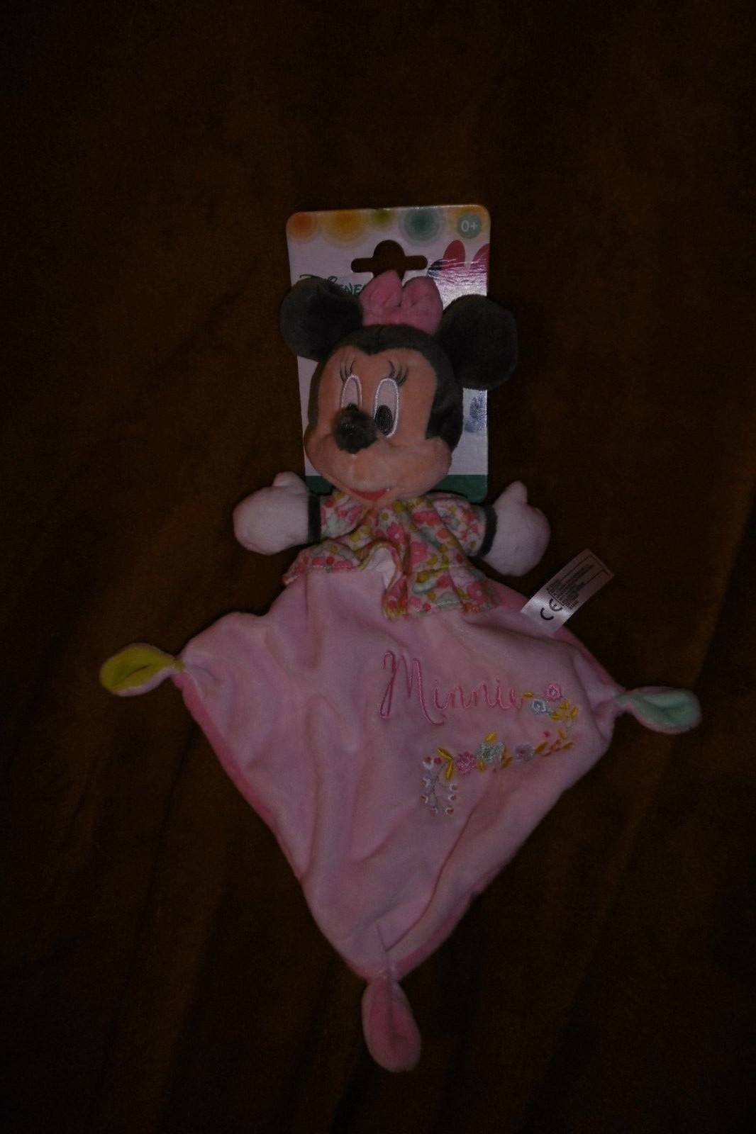 Doudou plat Minnie Disney Nicotoy rose et gris brodé de fleurs pour l'éveil de bébé