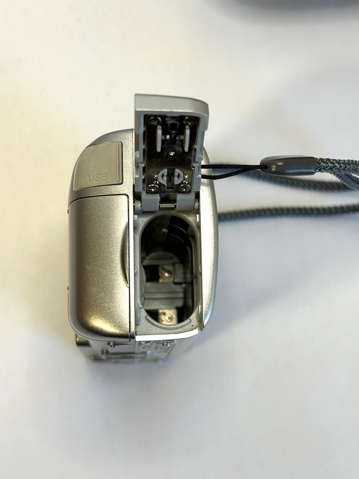 Olympus CAMEDIA D540 Zoom 3.2MP Digital Camera with Manual Case Cord