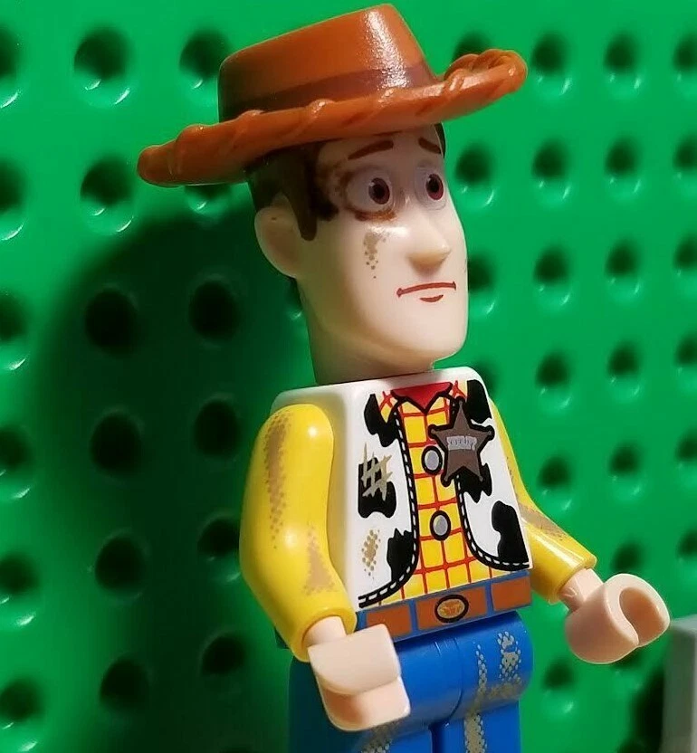 LEGO Woody Toy Story Impreso Manchas de Suciedad Disney 2010 Personaje Vaquero Retirado Foto 2 de 2
