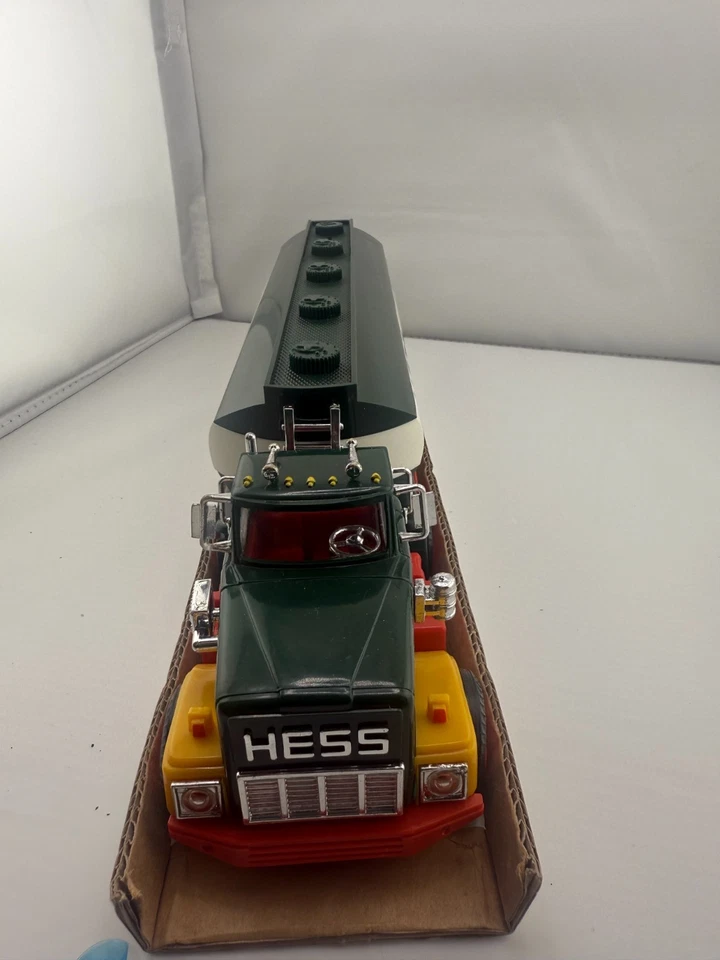 Camión de juguete HESS 1984 RARO BANCO petrolero de combustible sin usar, en caja nuevo en caja original Foto 2 de 4