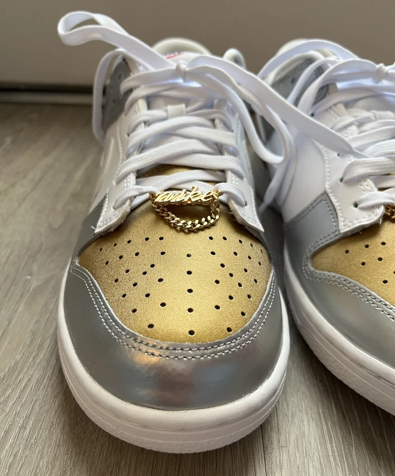 Zapatilla deportiva Nike Dunk Low SE blanca plateada dorada metálica para mujer talla 10 DH4403-700  Foto 4 de 4