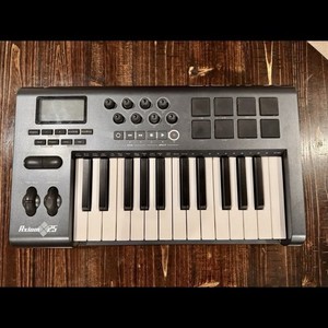 M-Audio Axiom 25 (25-Key MIDI Keyboard Controller, Pads, USB/DIN)