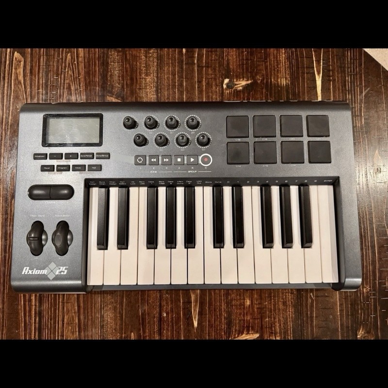 M-Audio Axiom 25 (25-Key MIDI Keyboard Controller, Pads, USB/DIN)