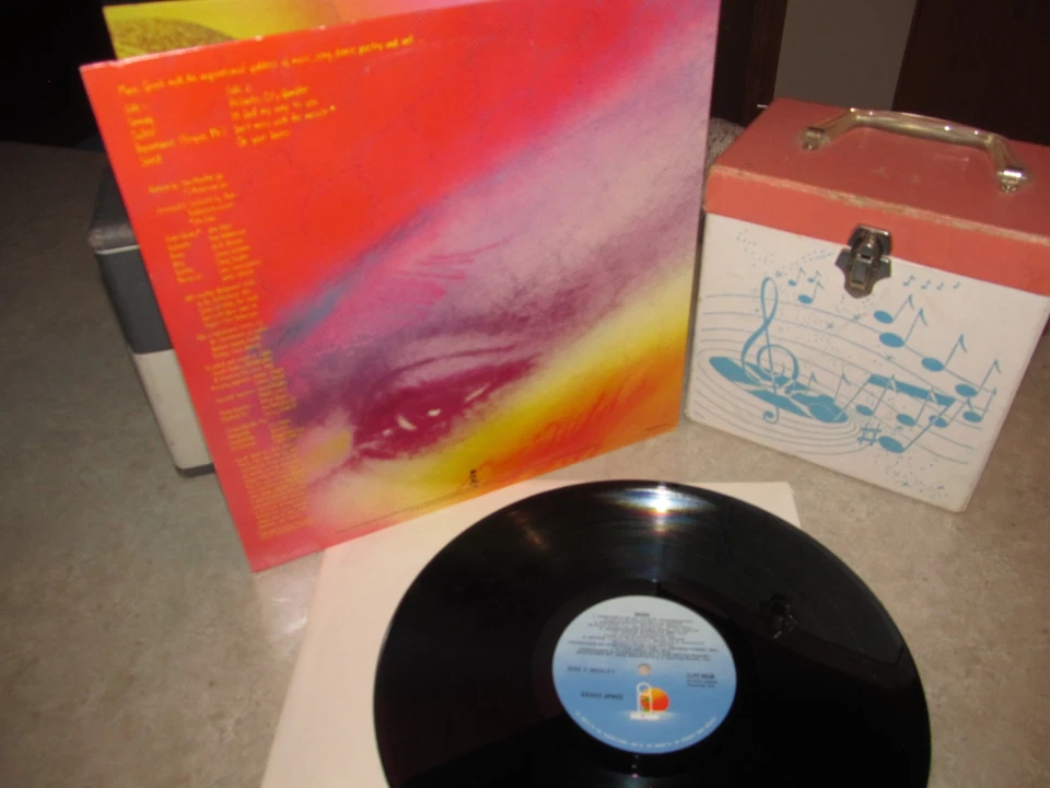 GRACE JONES 12" Vinyl Lp - MUSE (1979) FUNK-SOUL / ISLAND ILPS 9538 - NM! Foto 3 de 4