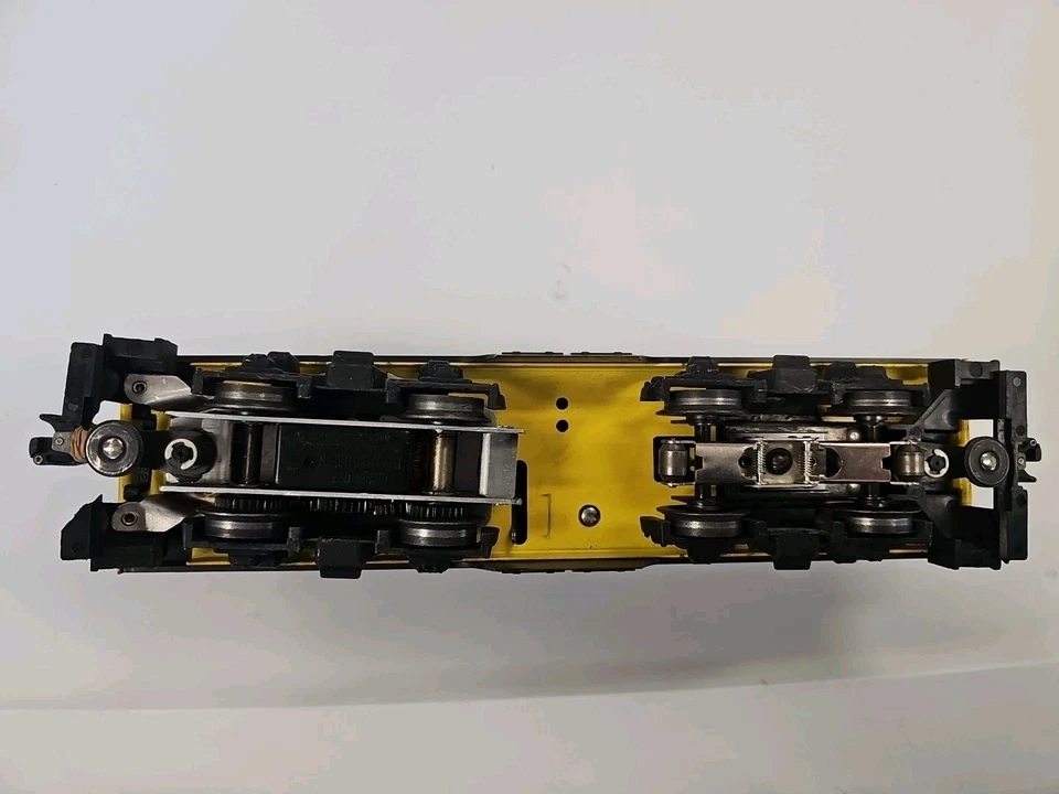 Lionel Postwar O Gauge 628 Northern Pacific 44-Ton Diesel Switcher  - Image 3 of 4