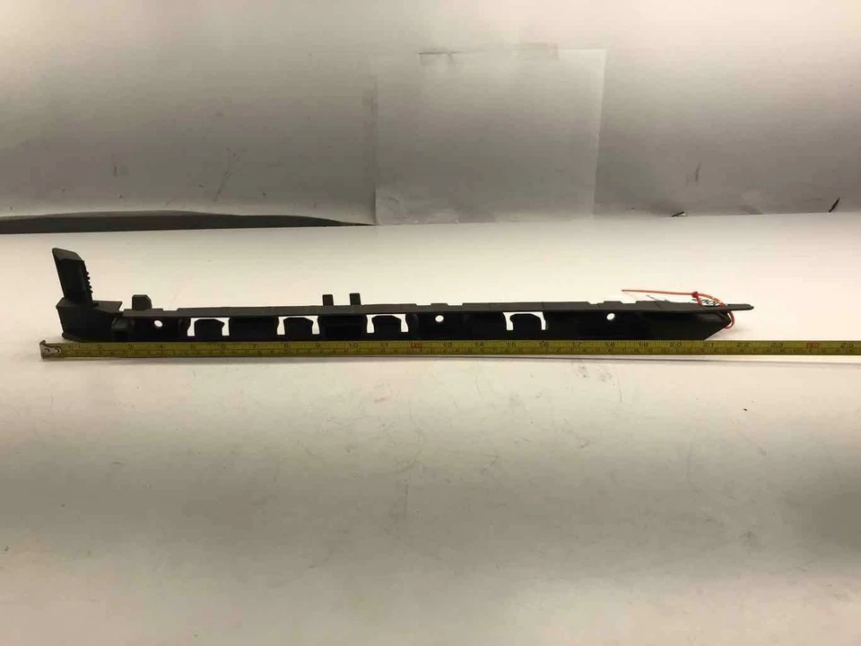 Soporte de parachoques trasero derecho pasajero BMW SERIE 745i 2002 51128245314 usado Foto 2 de 4