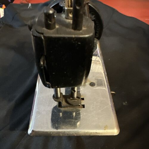 Vintage Singer Sew Handy Sewing Machine, Child Size - Picture 8 of 8