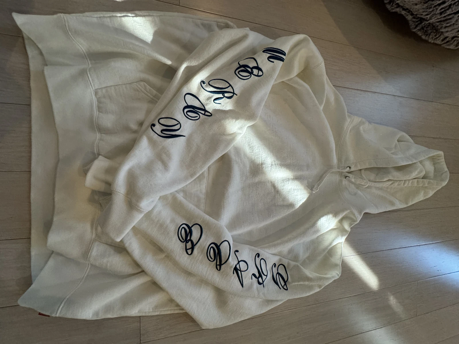 Sweat à capuche suprême chérubins logo brodé XXL blanc vintage