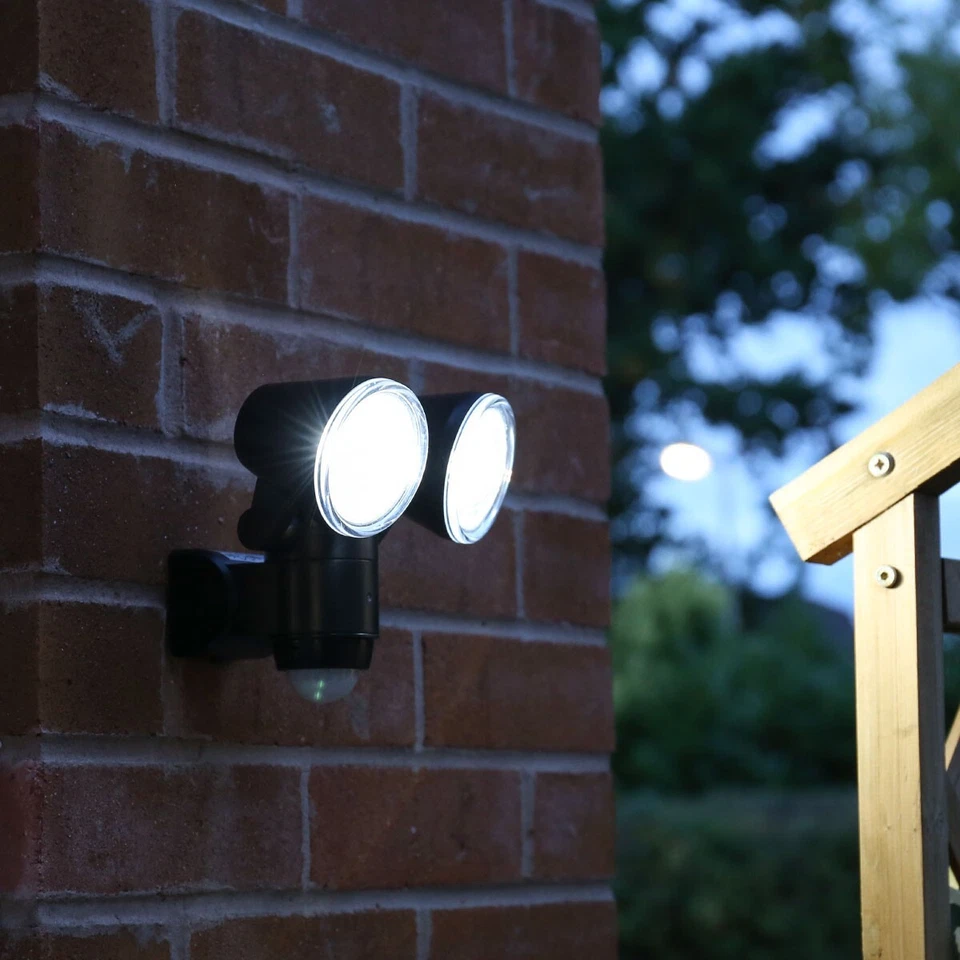 Battery LED PIR Motion Sensor Security Wall Light | Outdoor Garden Adjustable - Image 4 of 4