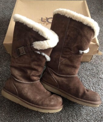UGG Messenger Boots in Chocolate Cake - Size 5