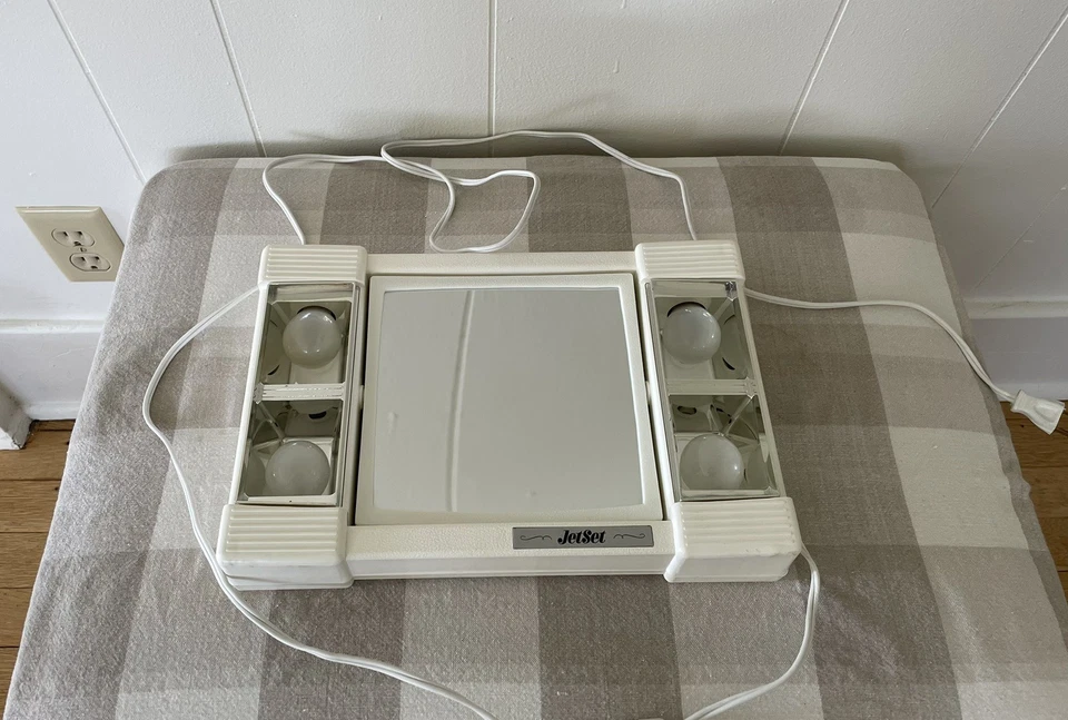 Espejo de tocador de maquillaje iluminado JetSet vintage giratorio y aumento + estuche de viaje Foto 2 de 4