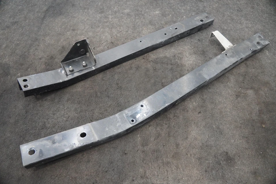 Suporte de feixe lateral dianteiro esquerdo 4786125AC Chrysler Plymouth Prowler 2002 - Imagem 2 de 4