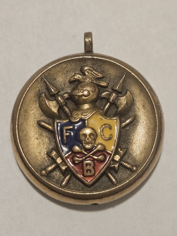 Edwardian gold tone enamel knights of pythias skull crest fob locket 020822@