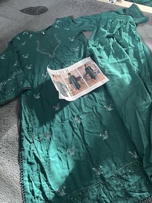 Nureh Damen asiatisch genäht 2 Stück brandneu kleine Größe