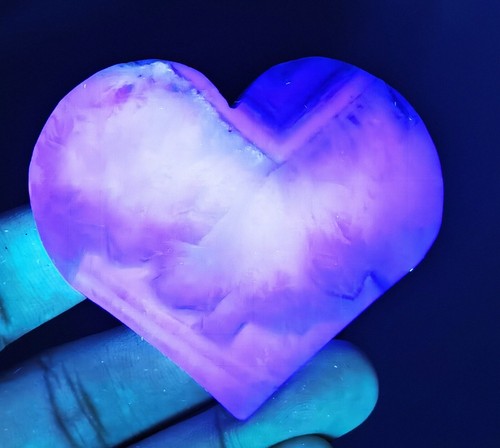 Natural Rainbow Feather Fluorite Heart Quartz Glow Under UV Light - Picture 9 of 10