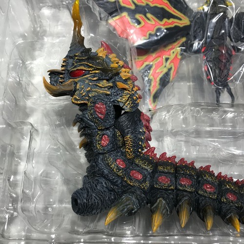 Bandai S.H.MonsterArts Battra Adulto e Larva Colore Speciale Ver USATO Giappone - Foto 4 di 10