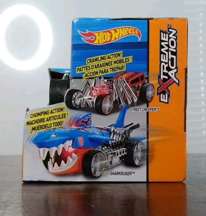 ホットウィール　SHARKRUISER EXTREME ACTION Hot Wheels Extreme Action Light and Sound Sharkruiser: Buy