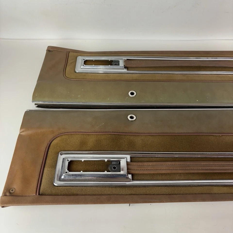 Oldsmobile 98 1975 panel de puerta trasera velas marrón OEM Foto 2 de 4