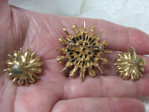 Vintage Blue Moonstone Cabochon / Rhinestones Brooch, Pin & Screw Back Earrings - Picture 5 of 9