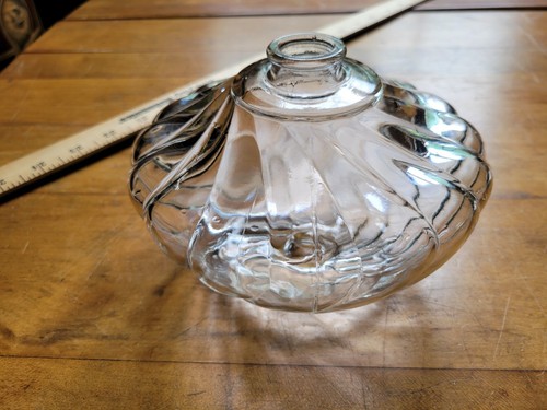 Lamp Replacement Glass Swirl - Holes Are 6/8" - Picture 11 of 13