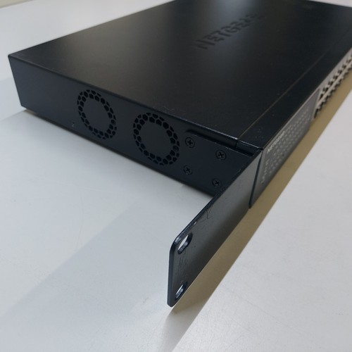 NETGEAR GS324TP v1 - Factory Reset & TESTED w/FREE SHIPPING inc VAT - Photo 3/5
