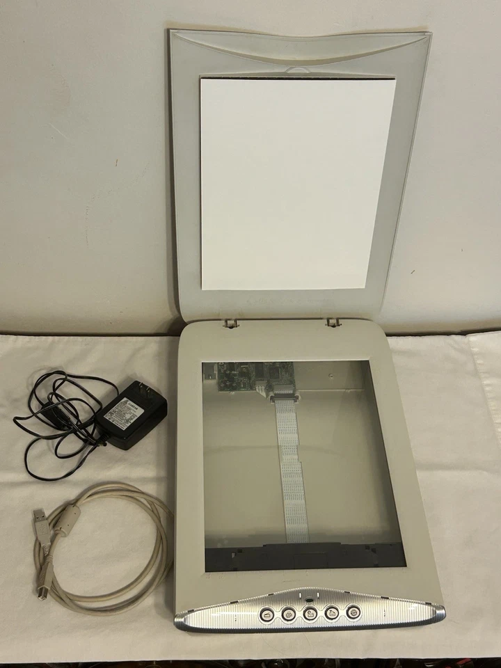 Microtek ScanMaker 4800 8.5” x 11.7” Scan Area Flatbed Scanner 9600x4800 DPI - Image 4 of 4