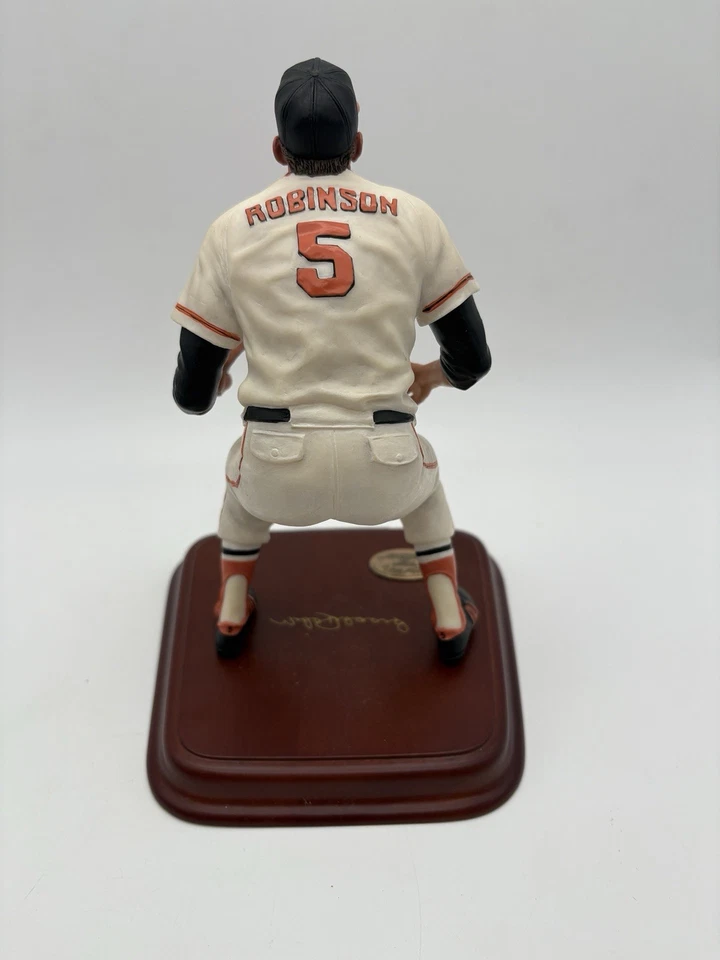 BROOKS ROBINSON- DANBURY MINT LIMITED EDITION FIGURINE 9 INCH BALTIMORE ORIOLES - Image 2 of 4