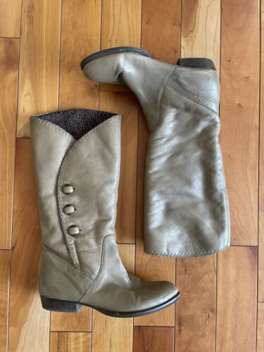 B. Makowsky Green Taupe Leather Sherpa Lined Button Up Naomi Boots Size 8M