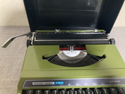 ビンテージ　セイコー　Silver Reed 750 タイプライター Silver Reed 750 Typewriter by Seiko Retro Vintage with Case