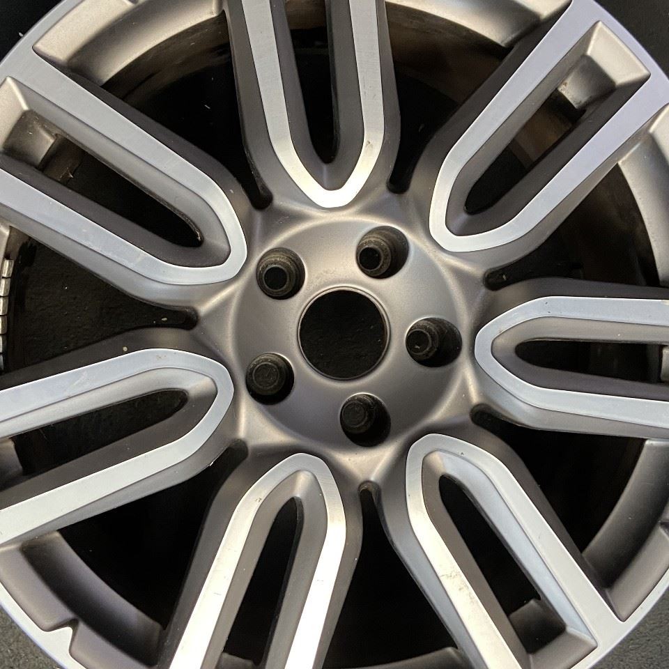 Maserati Ghibli 2016-2018 Front Wheel P/N 670010628
