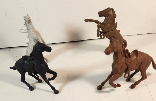 LOT OF 4 VINTAGE, ORIGINAL MARX WESTERN, ALAMO, CIVIL WAR PLAY SET HORSES