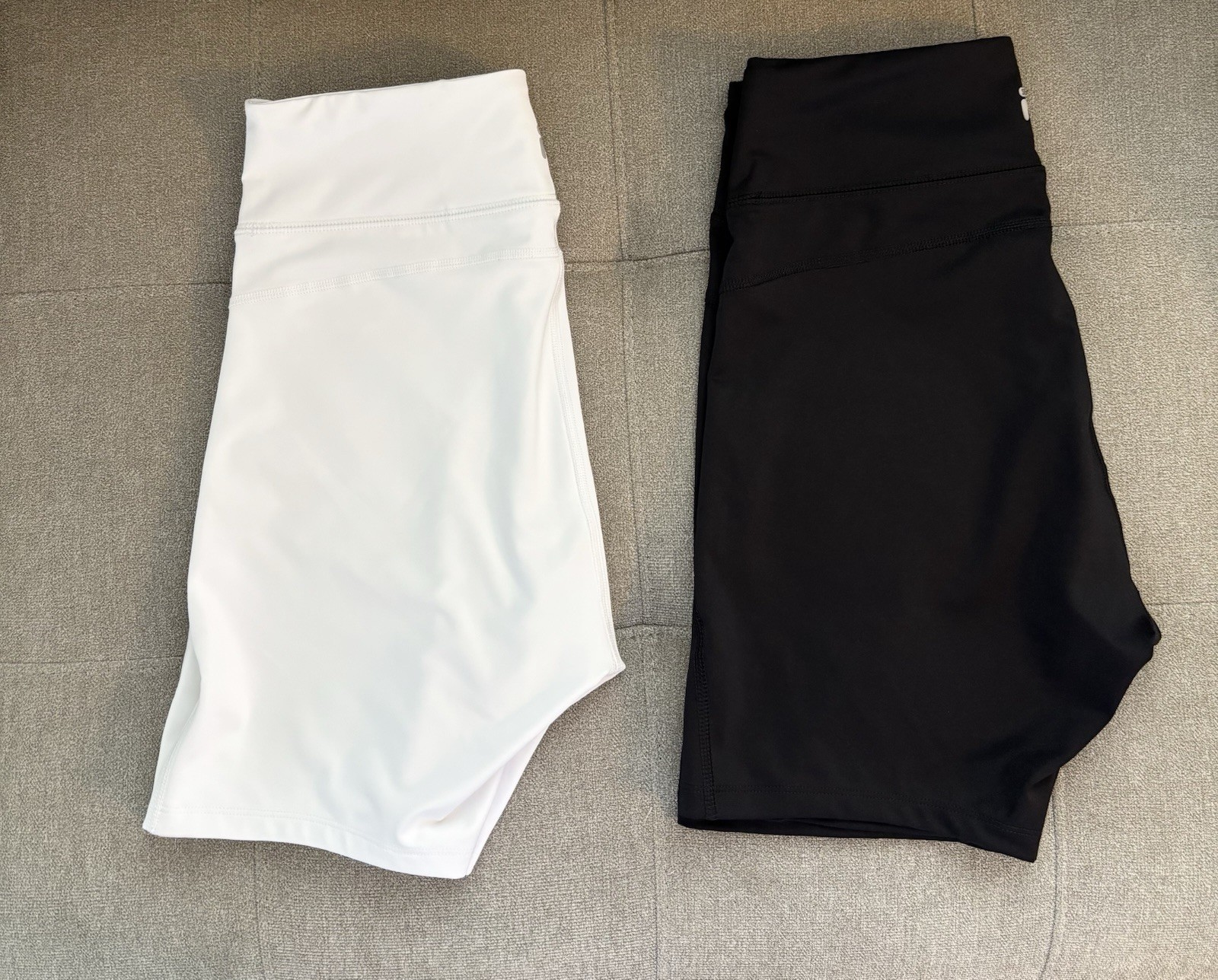 Set 2 pantaloncini da motociclista sportivi donna Fila Sport taglia media bianco e nero