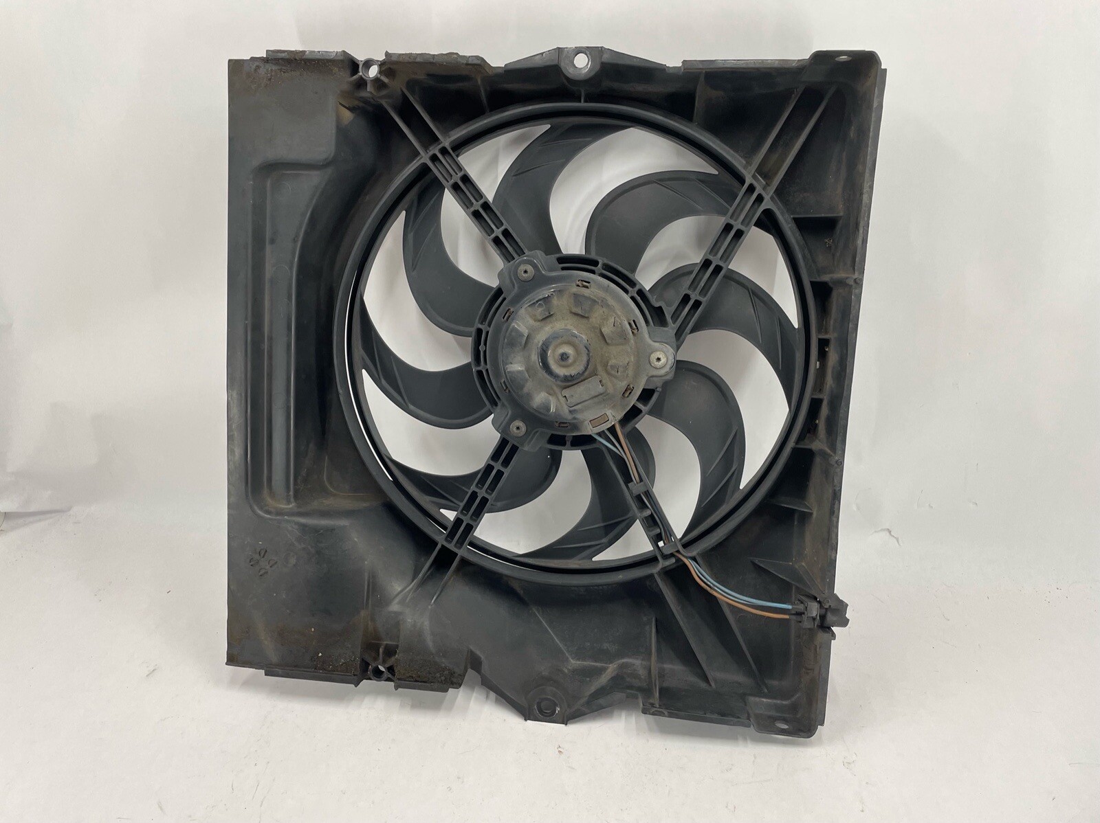 1994-1998 BMW E36 325i 328i M3 Front Radiator Cooling Fan Assembly 