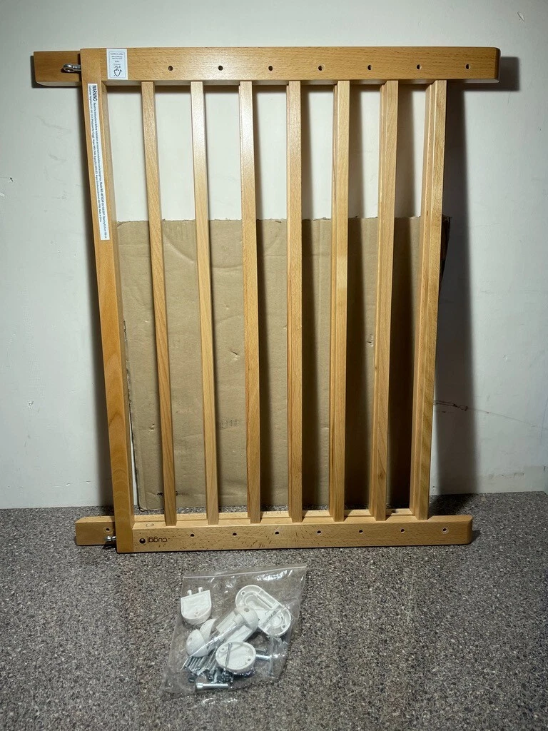 Cuggl metal cheap and wood gate