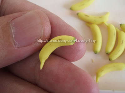 Dollhouse miniature: Fruit: 20 loose Banana