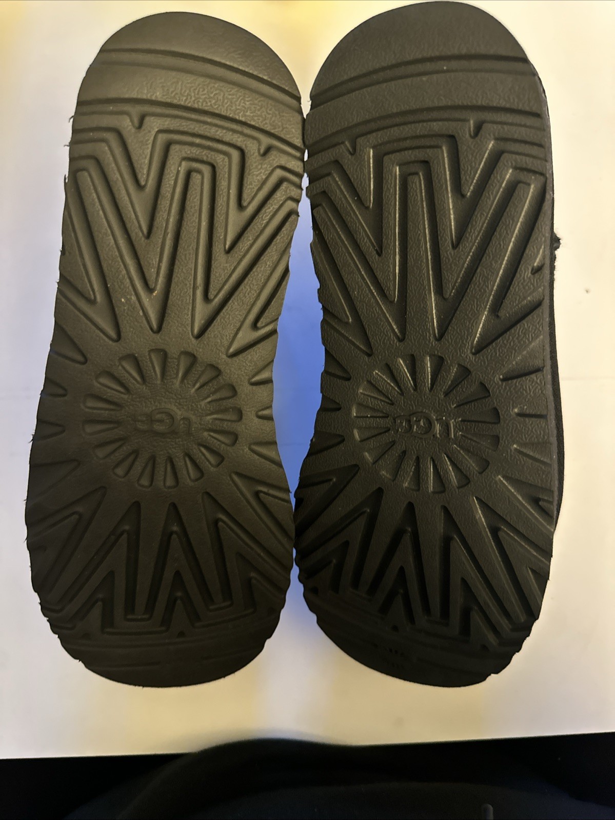 UGG  Mini platform Boot size 8 Q72 - image 7