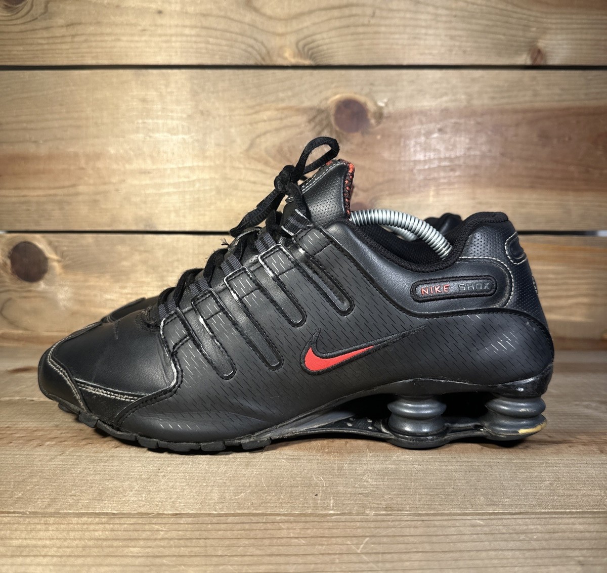 Mens 10 - Nike Shox NZ “Black Varsity Red” Low Top Lifestyle