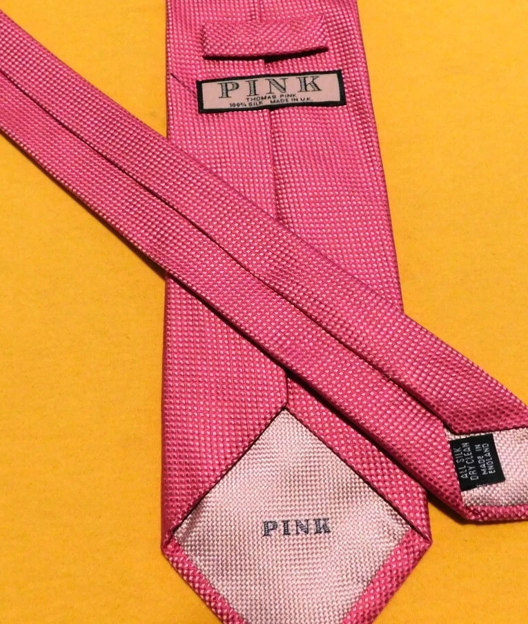 CORBATA CON MOTIVO DE PUNTOS ROSAS/ROJOS DE TOOMAS ROSA HECHA EN INGLATERRA - CORBATAS PARA EL CUELLO - CORBATAS DE DISEÑADOR. Foto 3 de 3