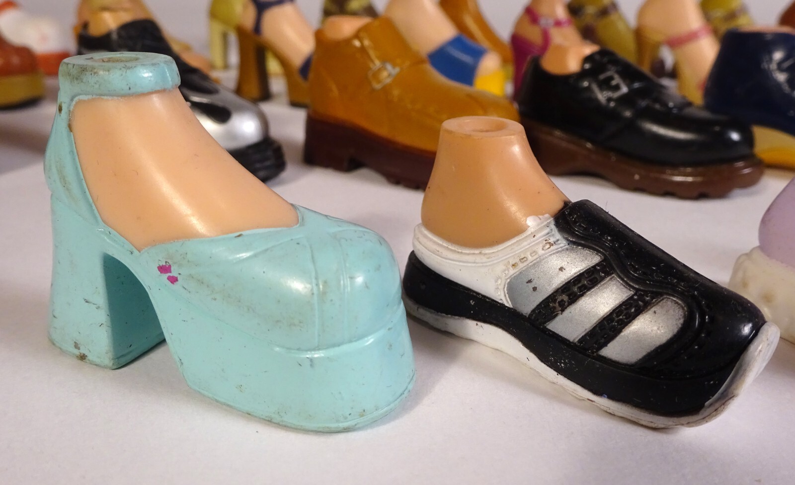 BRATZ Doll SHOES Lot of 28 SINGLESBootsSandalsSneakersOxfords Etc