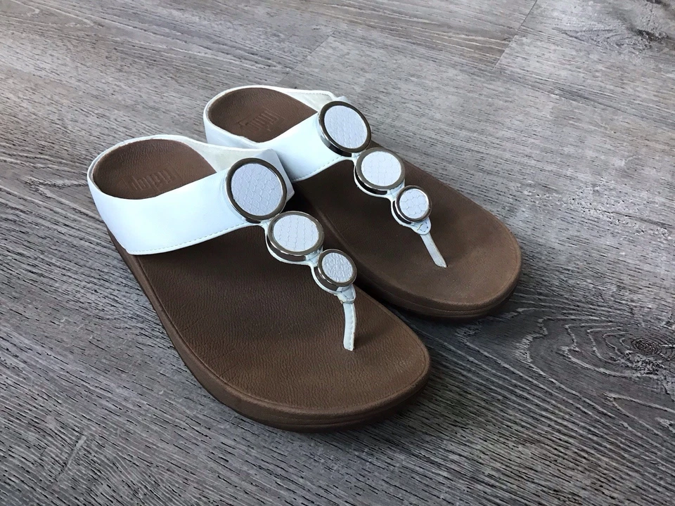 Sandalias FitFlop para mujer 8 halo ribete metálico chanclas puntera-poste cuña 142-194 Foto 2 de 4