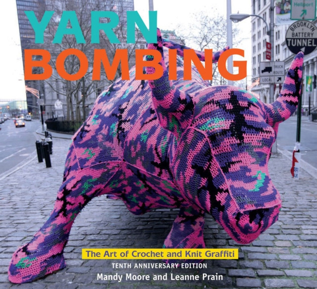 Yarn Bombing by Leanne Prain (Paperback Book)