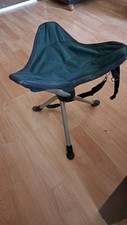 Dreibeiniger Hocker, Leicht, Kompakt, für Ou...