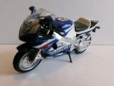 Suzuki GSX R 750 Blau Weiss        1:18 MAISTO - Bild 1 von 2