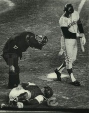 1971 Press Photo Catcher Jerry Grote Hurt by A Foul Tip off of Dick Dietz's Bat