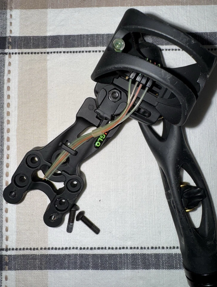 Mira de arco de 4 pines compuesta de carbono TRUGLO + estabilizador Trophy Ridge Foto 2 de 4