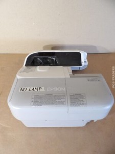 Epson EB-470 Projector Beamer XGA 3LCD 2600 Lumens HDMI - NO LAMP / REMOTE