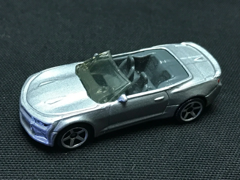 Chevy Camero Hot Wheels '16 escala coleccionable 1:64 Foto 2 de 4