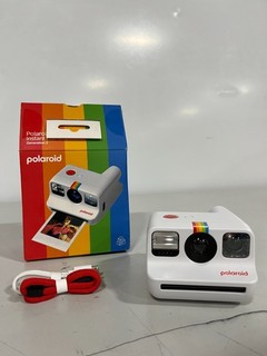 POLAROID GO GEN 2 MINI INSTANT FILM CAMERA WHITE COMPACT POCKET