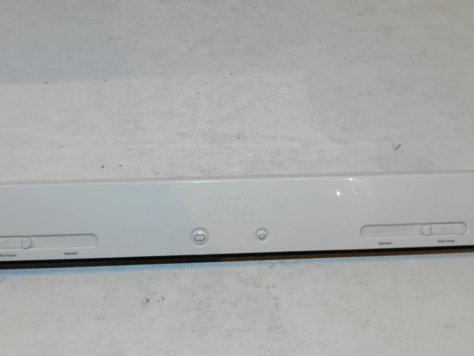 Wii Ultra Sensor Bar For Nintendo Wii Model 091002 Wireless - Battery Operated - Image 2 of 3
